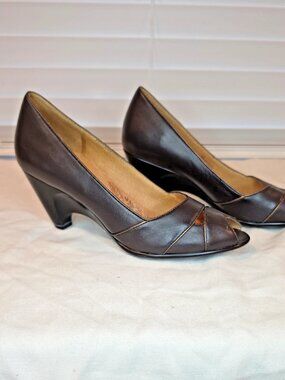 Sofft Peep Toe Brown Leather Heels Shoes Pumps Sz 7.5 Narrow 3" Heel Office